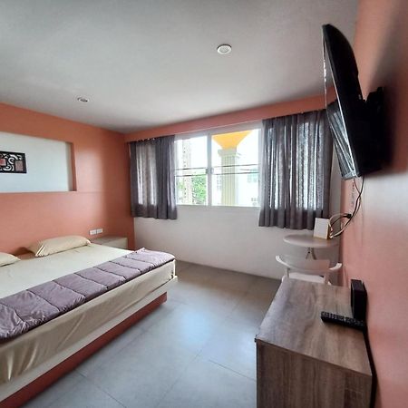 In Phuket House Hotell Exteriör bild