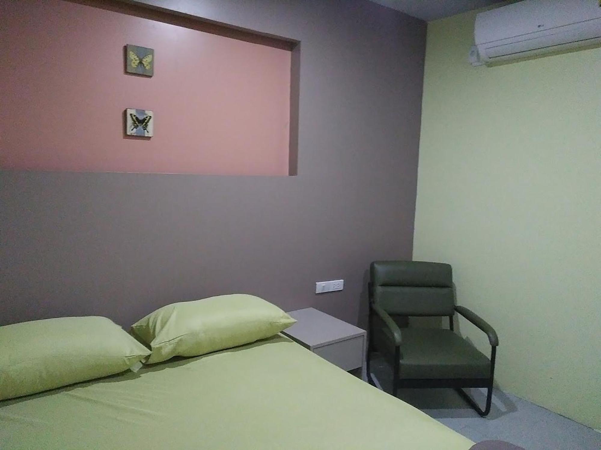 In Phuket House Hotell Exteriör bild