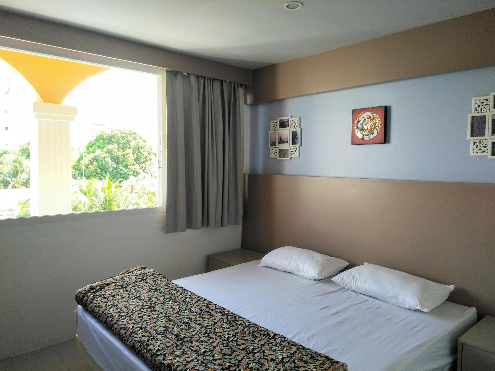 In Phuket House Hotell Exteriör bild