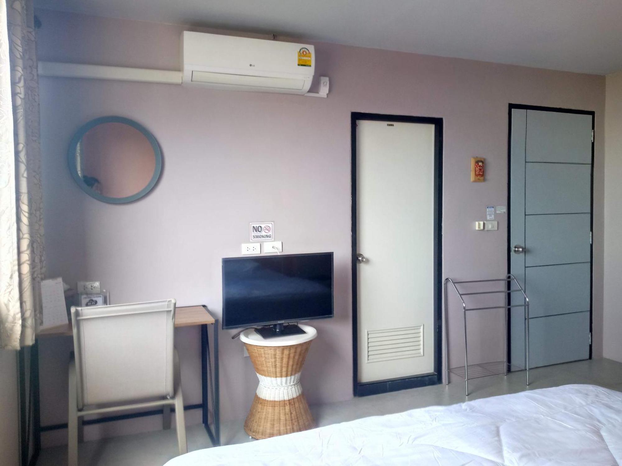 In Phuket House Hotell Exteriör bild