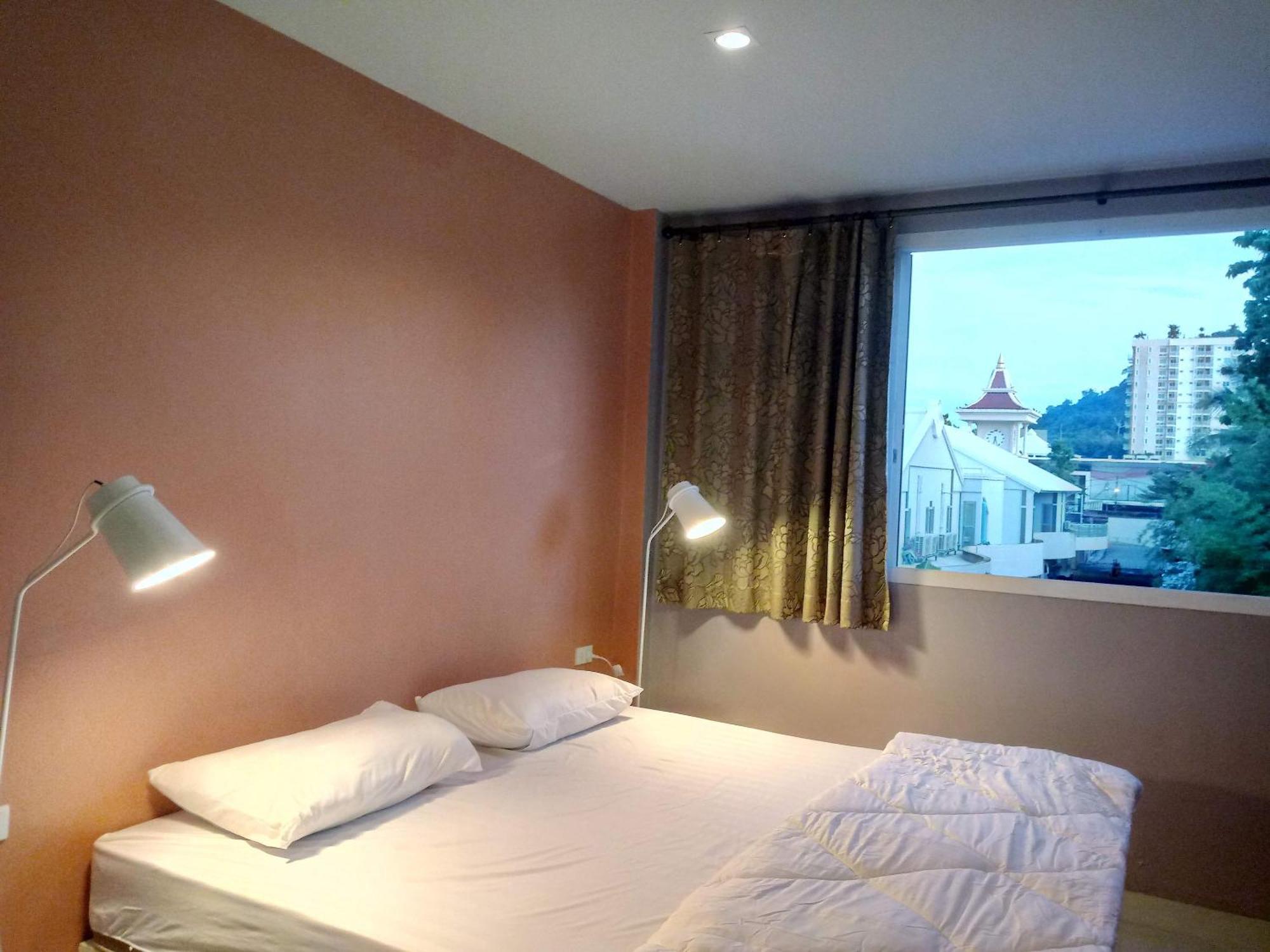 In Phuket House Hotell Exteriör bild