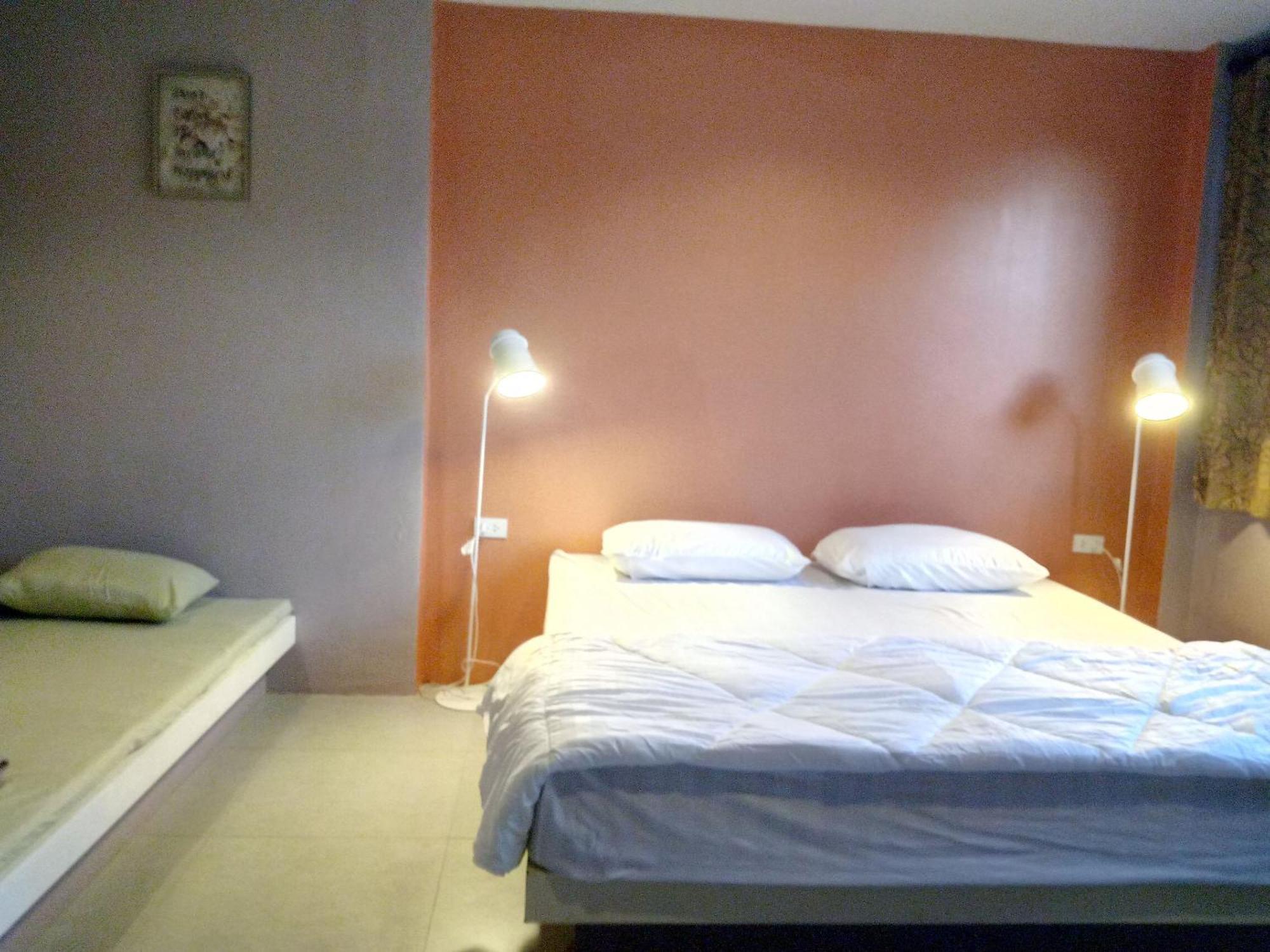 In Phuket House Hotell Exteriör bild