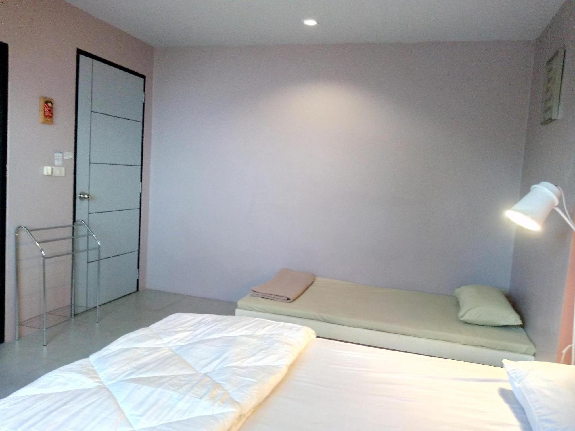 In Phuket House Hotell Exteriör bild