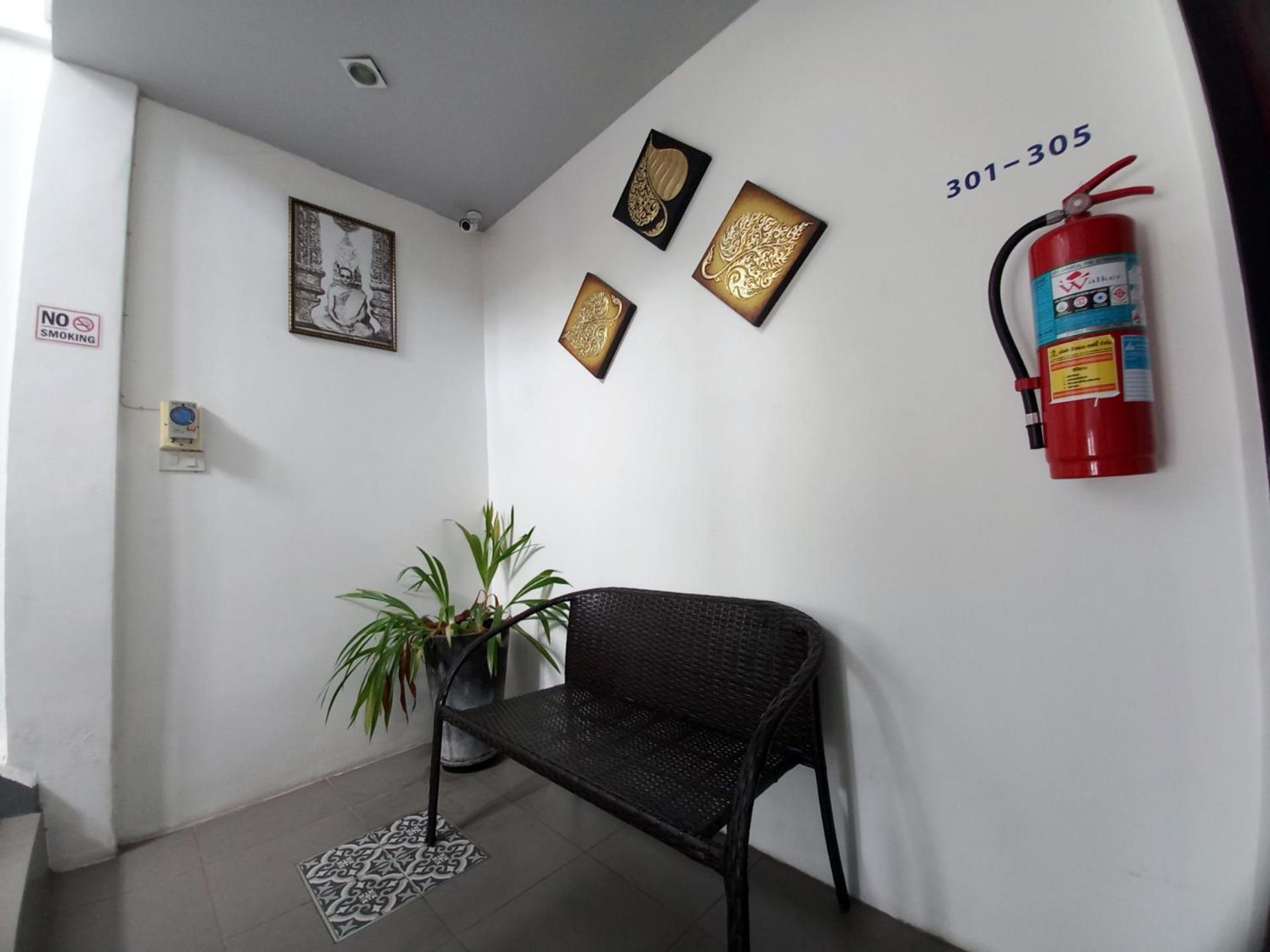 In Phuket House Hotell Exteriör bild
