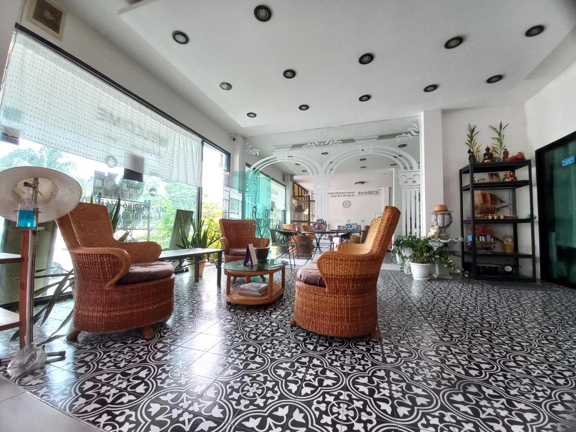 In Phuket House Hotell Exteriör bild
