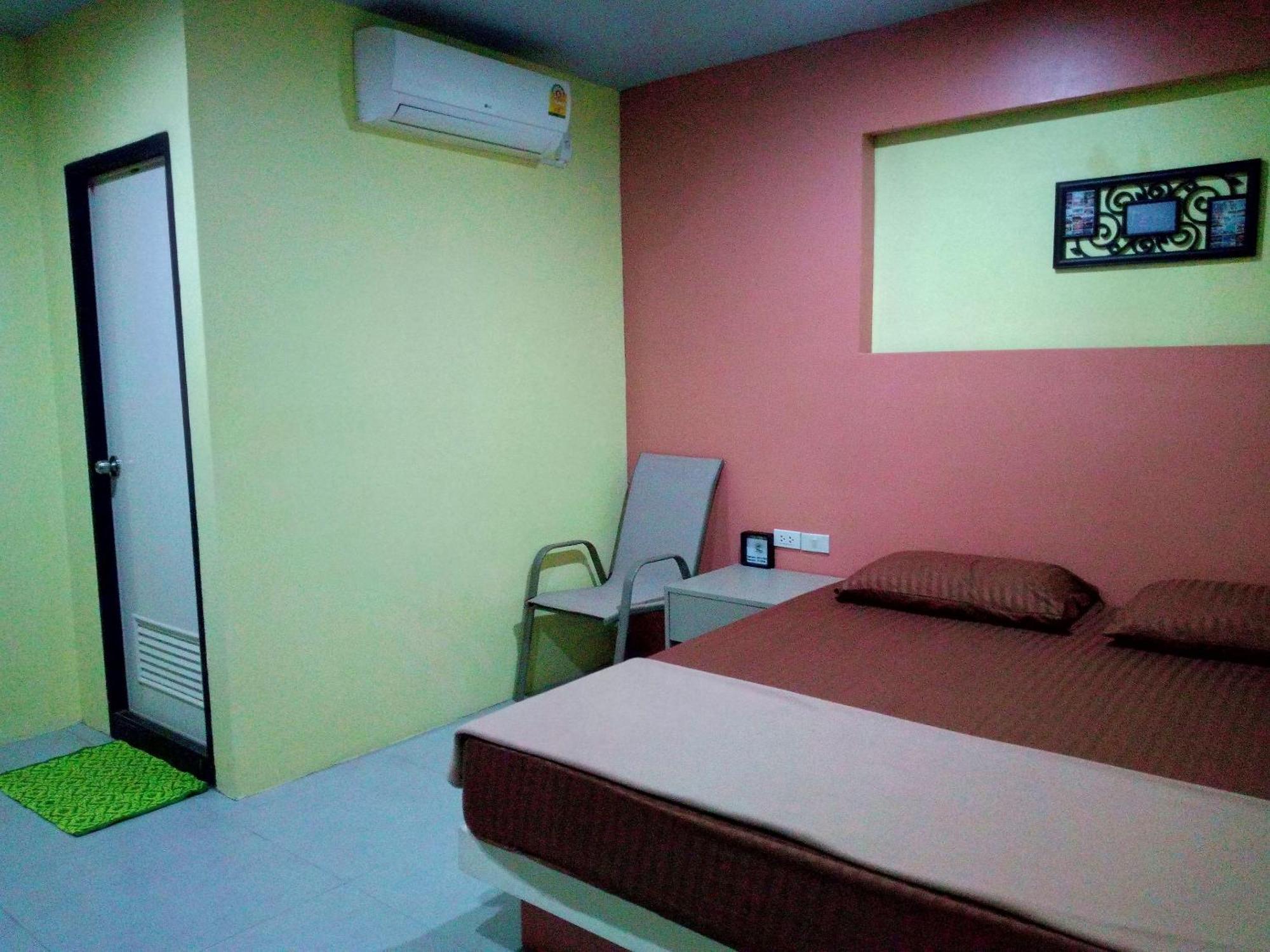 In Phuket House Hotell Exteriör bild