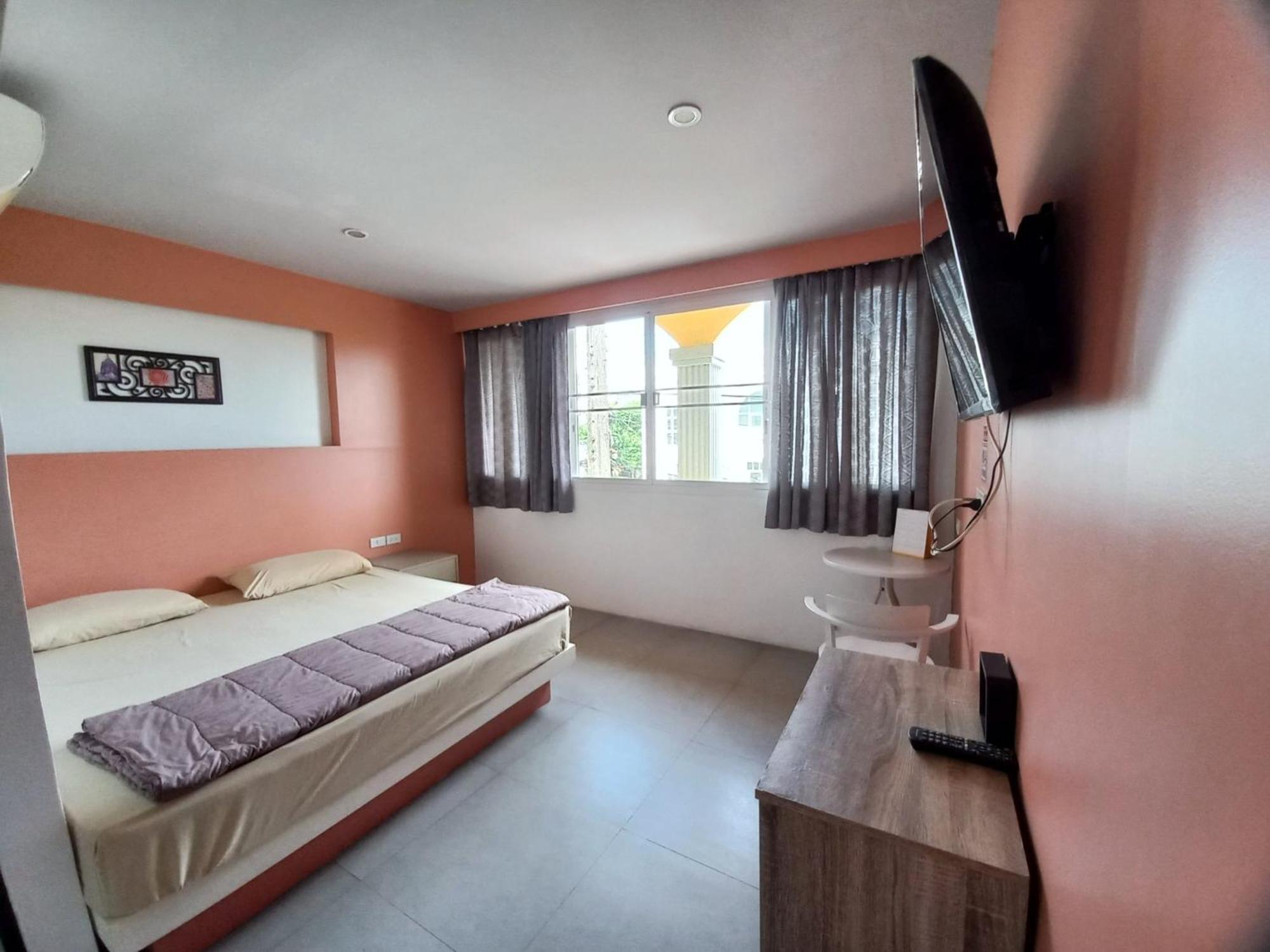 In Phuket House Hotell Exteriör bild