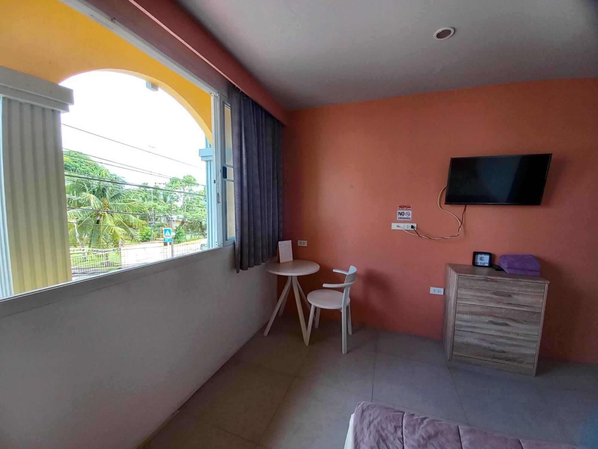 In Phuket House Hotell Exteriör bild