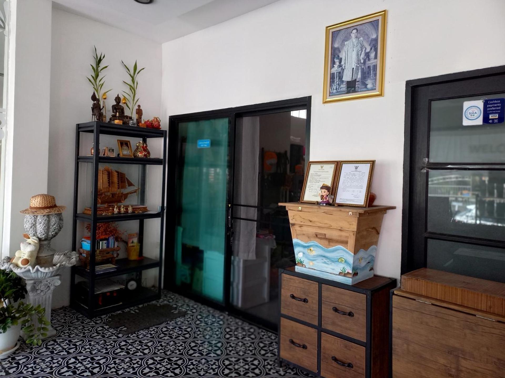 In Phuket House Hotell Exteriör bild
