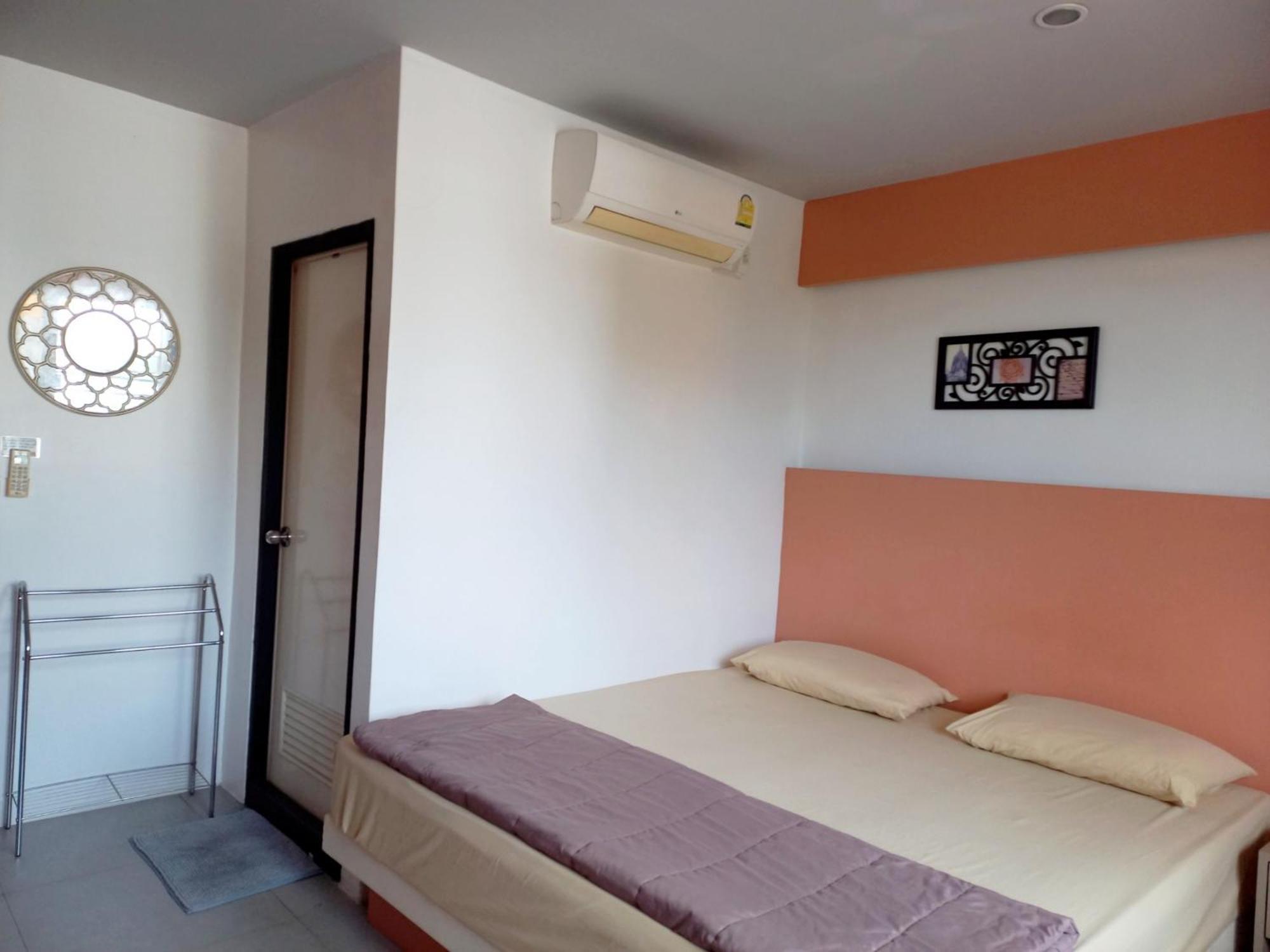 In Phuket House Hotell Exteriör bild