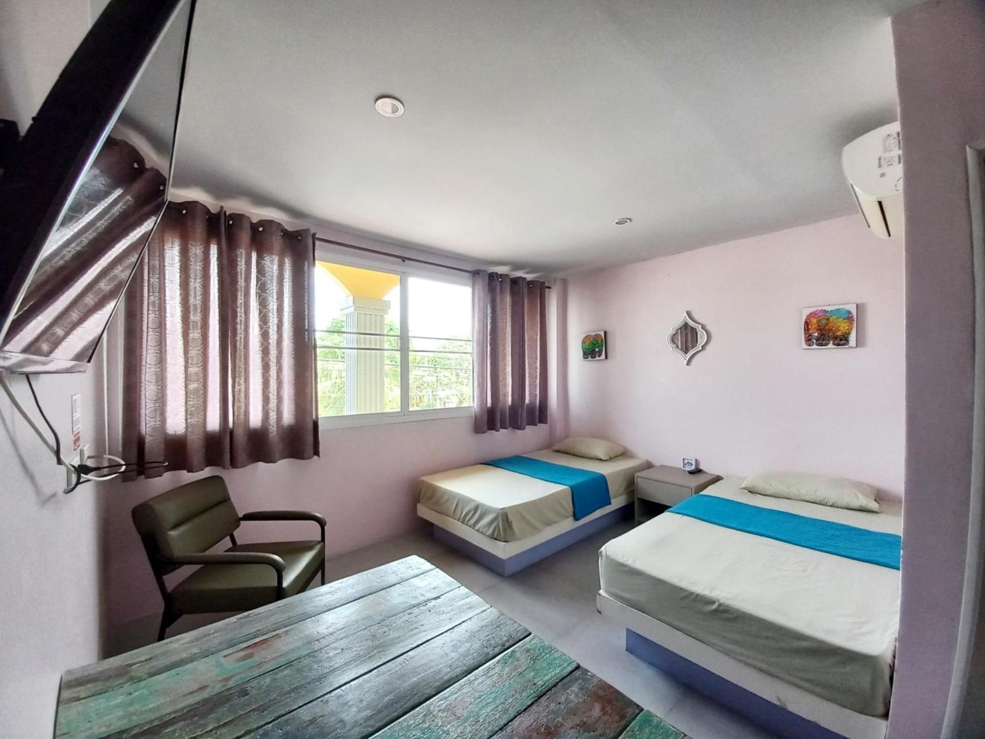 In Phuket House Hotell Exteriör bild