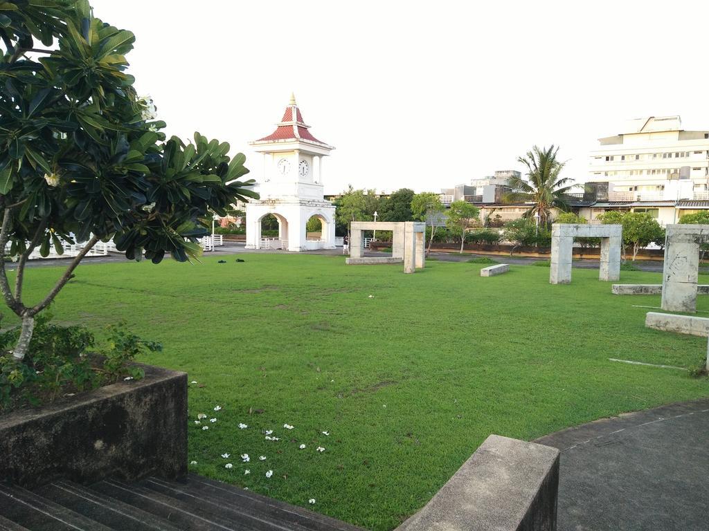 In Phuket House Hotell Exteriör bild
