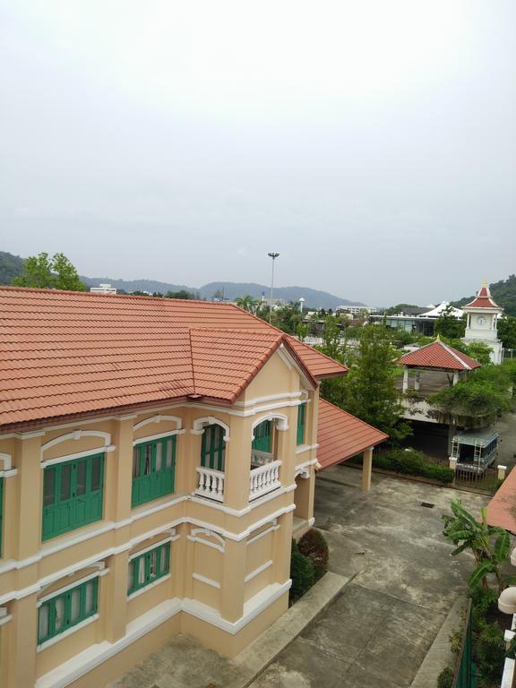 In Phuket House Hotell Exteriör bild